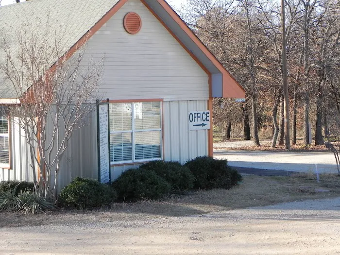Alvord Oaks RV Park Picture 9