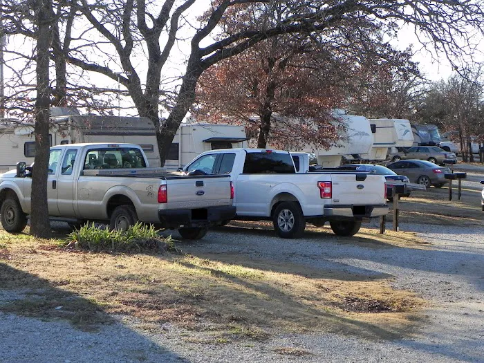 Alvord Oaks RV Park Picture 6