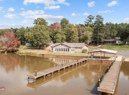 Lake Striker RV Park Restaurant and Marina