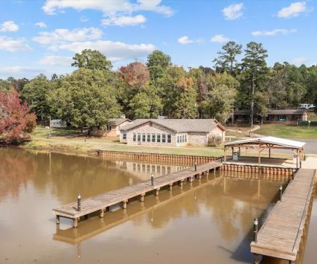 Lake Striker RV Park Restaurant and Marina