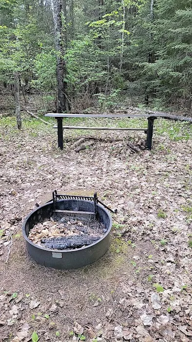 Island lake campsite Picture 5