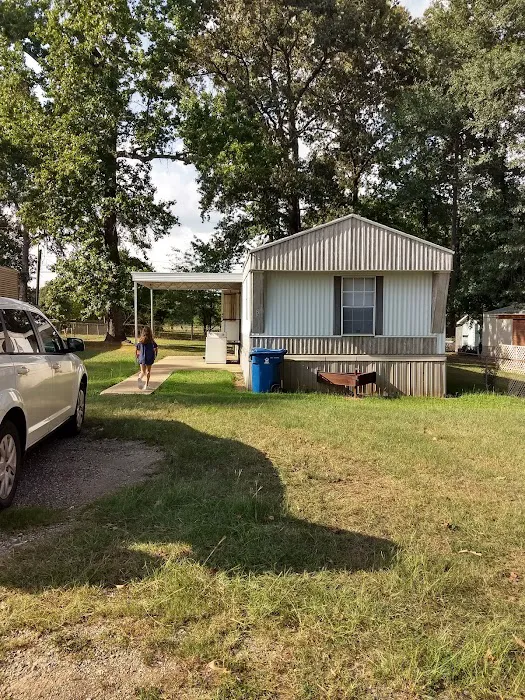 Academy Mobile Home Park Picture 3