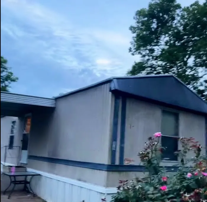 Academy Mobile Home Park Picture 6