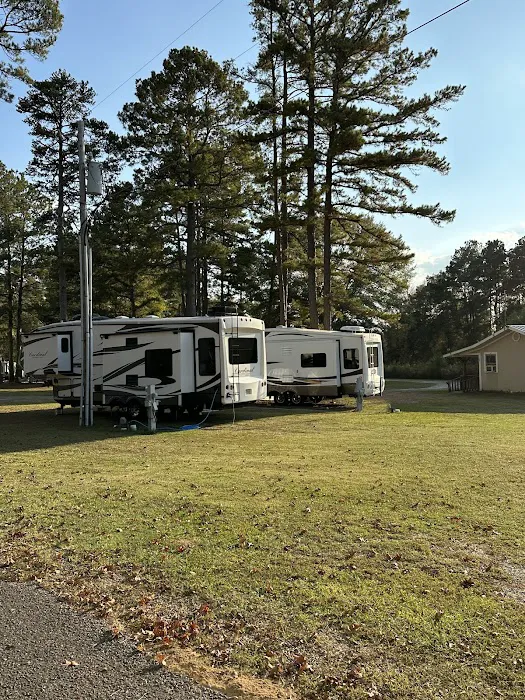 Farmers Branch RV Park Picture 3