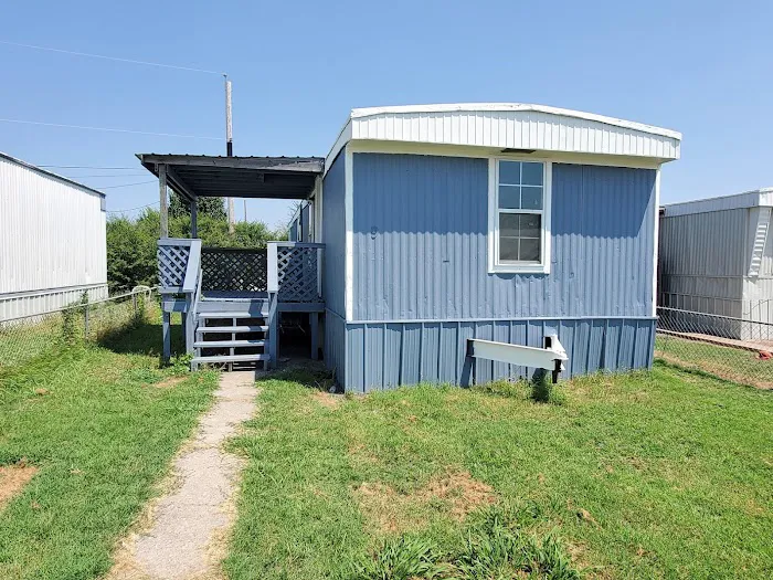 Oak Tree Mobile Home Park Picture 5