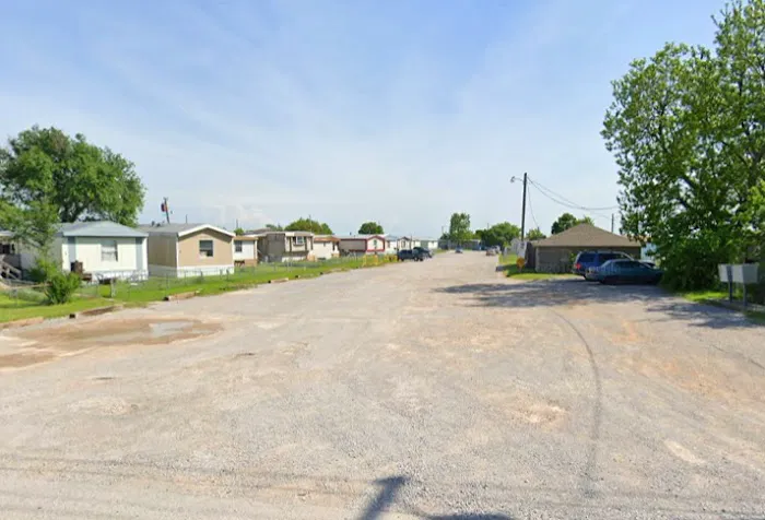 Oak Tree Mobile Home Park Picture 9