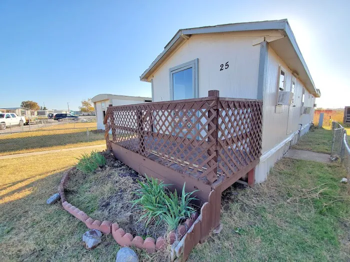 Oak Tree Mobile Home Park Picture 4