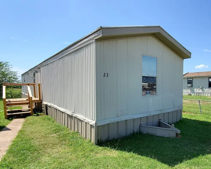 Oak Tree Mobile Home Park Picture 3