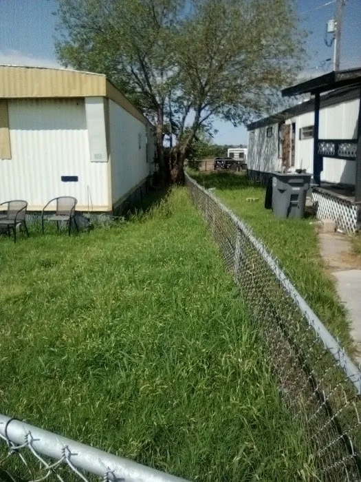 Oak Tree Mobile Home Park Picture 8