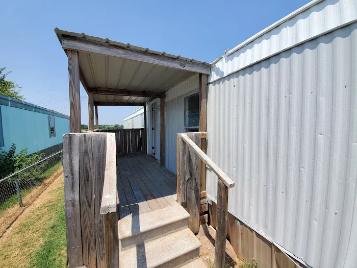 Oak Tree Mobile Home Park Picture 2