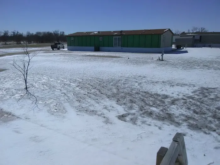 Pinaire Mobile Home Park Picture 10