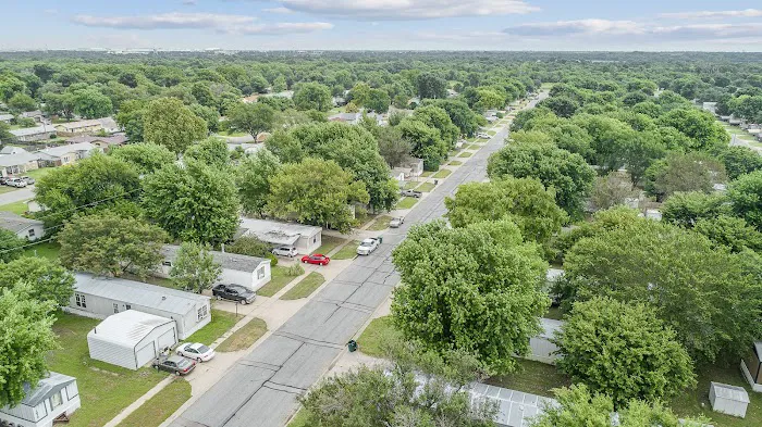 River Oaks Mobile Home Park Picture 4