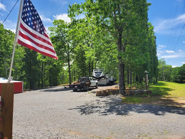 Hoss' Hideout Campground Picture 8