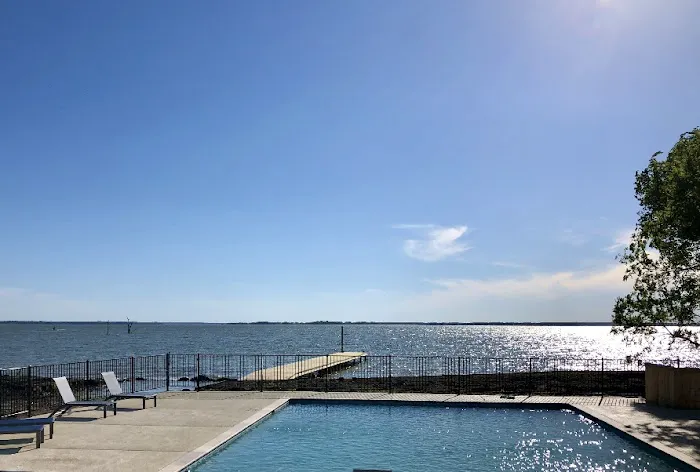 Peninsula Point RV & Tiny Home Luxury Resort Picture 4