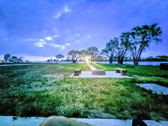 Peninsula Point RV & Tiny Home Luxury Resort Picture 8