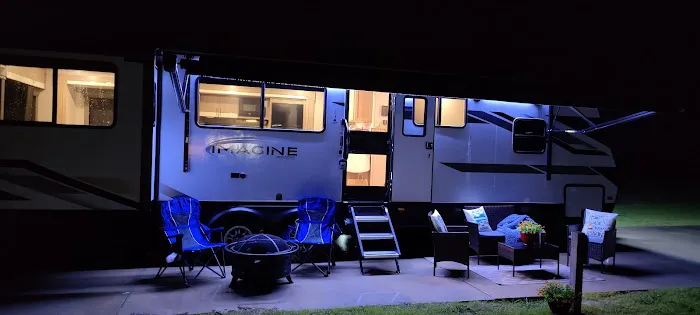 Peninsula Point RV & Tiny Home Luxury Resort Picture 7