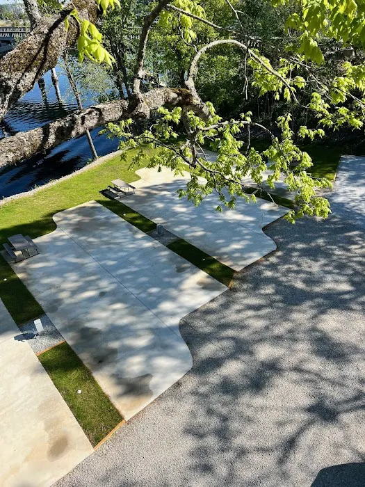 Lakeshore RV Park Picture 3