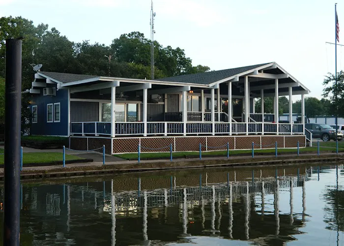 West Bay Marina & RV Park Picture 3