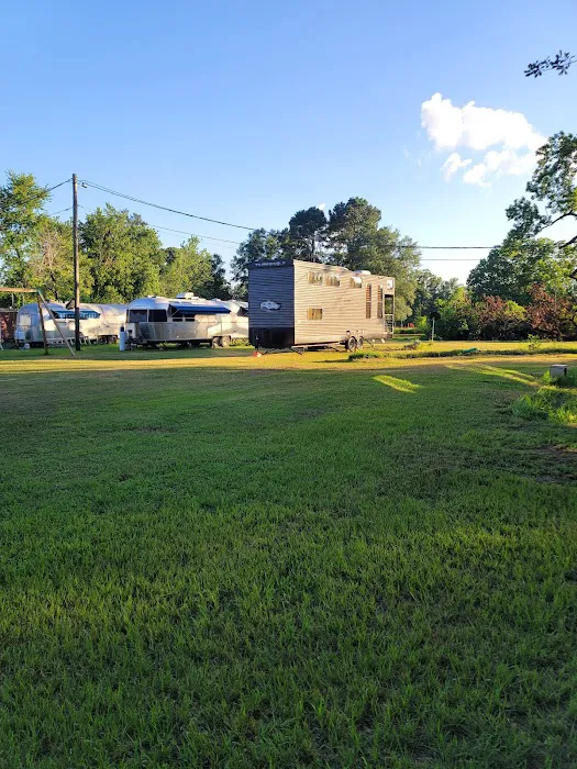 RED DIRT RETREAT- RV & Campground (formerly Twin Oaks RV Park) Picture 5