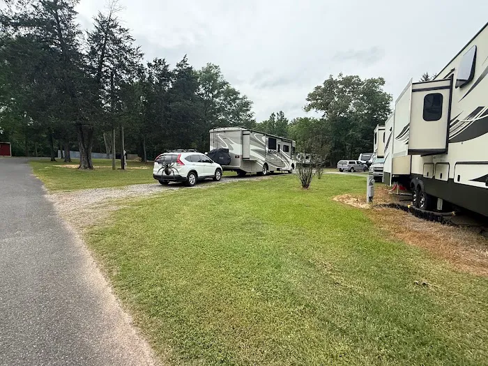 Red Barn RV Park Picture 3