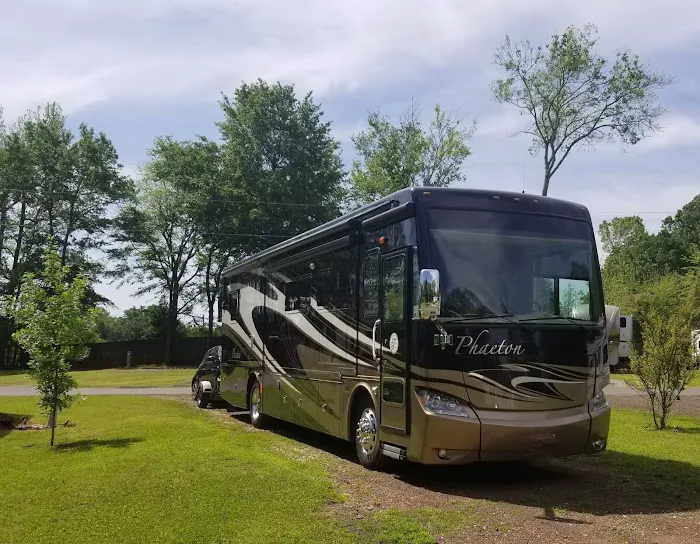 Red Barn RV Park Picture 10