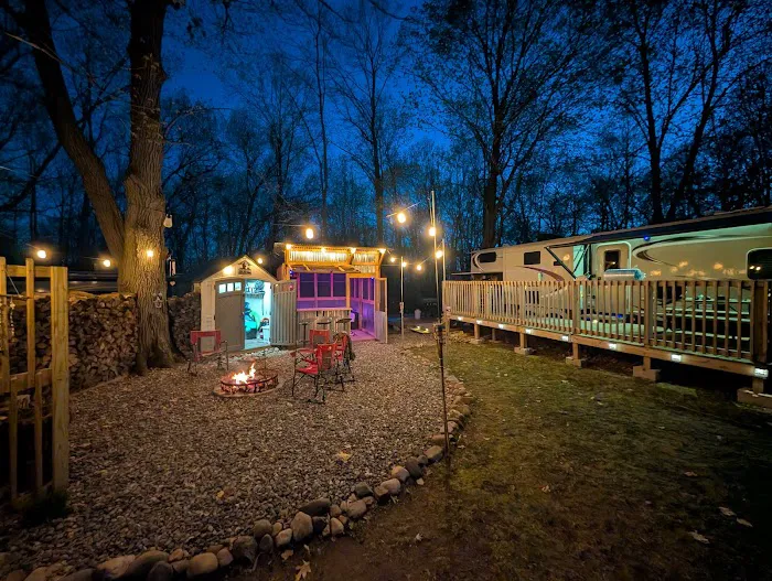 Woodsong RV Resort Picture 1
