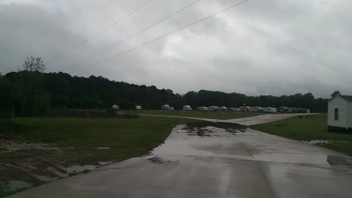 Center RV Park Picture 6