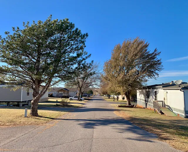 Golden West Mobile Home Park Picture 3