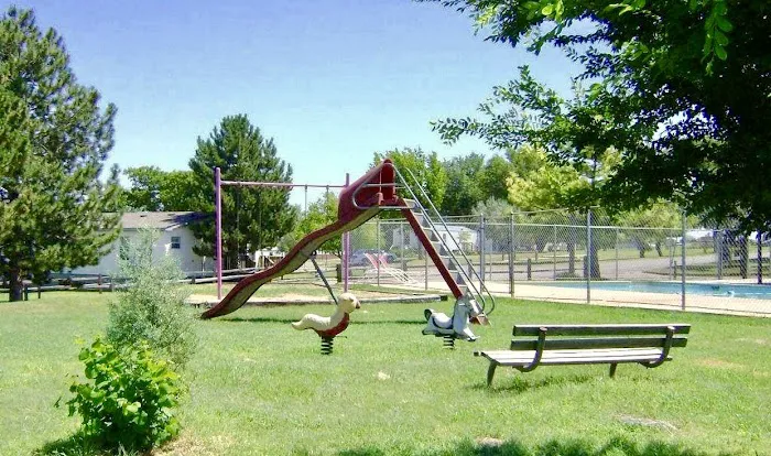 Golden West Mobile Home Park Picture 2