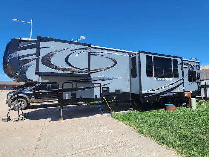 Air Capital RV Park Picture 3