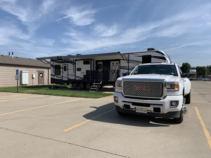 Air Capital RV Park Picture 9