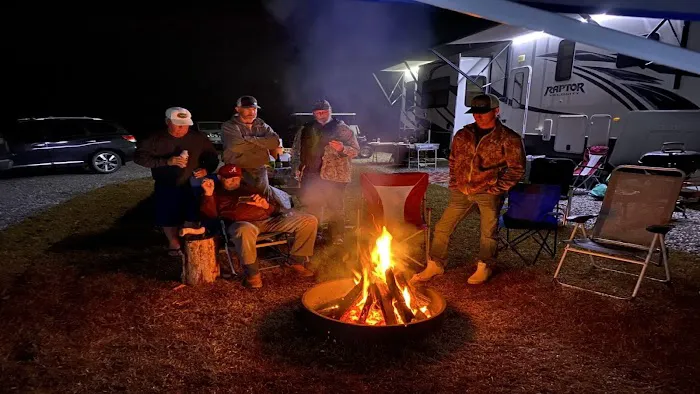 Holmes Creek Camping & RV Resort Picture 3