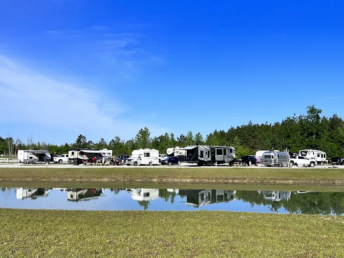 Holmes Creek Camping & RV Resort Picture 8