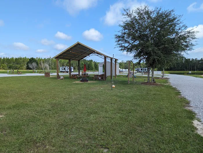 Holmes Creek Camping & RV Resort Picture 5