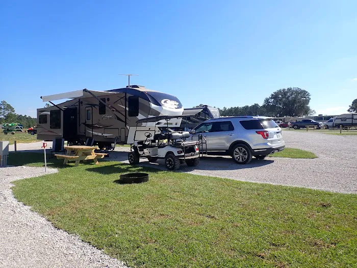 Holmes Creek Camping & RV Resort Picture 6