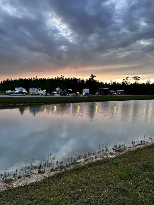 Holmes Creek Camping & RV Resort Picture 9