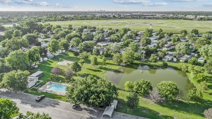 Lamplighter & River Oaks Mobile Home Parks Picture 4