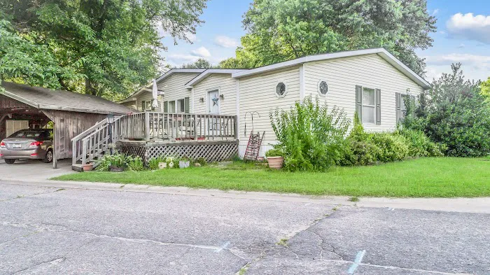 Lamplighter & River Oaks Mobile Home Parks Picture 2