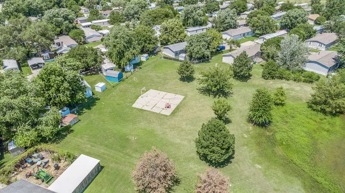 Lamplighter & River Oaks Mobile Home Parks Picture 3