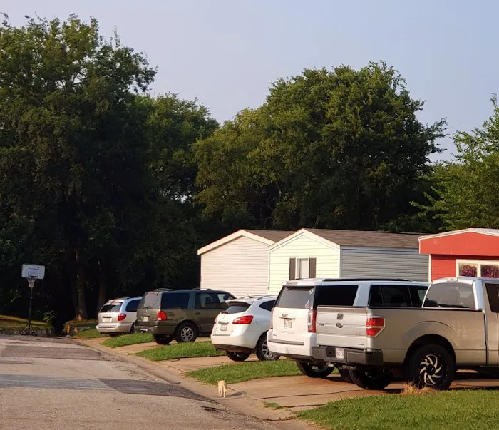 Ennis Mobile Home Park Picture 6