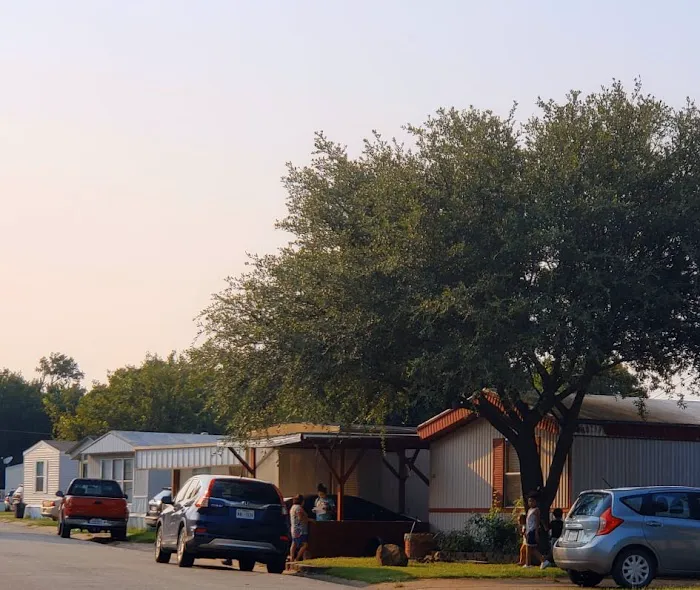 Ennis Mobile Home Park Picture 7