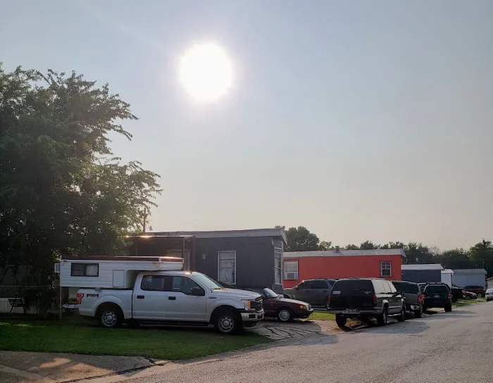 Ennis Mobile Home Park Picture 3