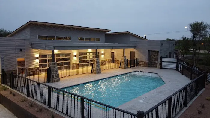Ennis Luxury RV Resort Picture 8