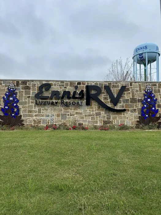 Ennis Luxury RV Resort Picture 4