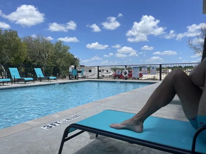 Ennis Luxury RV Resort Picture 2