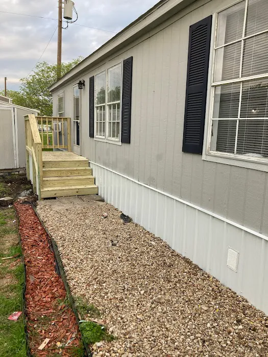 Lakefront Village Mobile Home & RV Community Picture 4