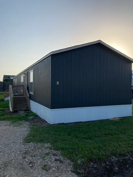 Lakefront Village Mobile Home & RV Community Picture 9
