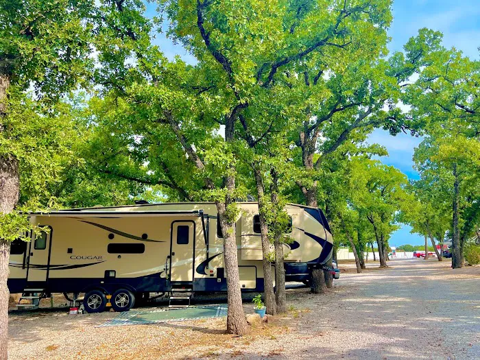 Campers Paradise RV Park Picture 10