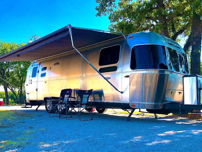 Campers Paradise RV Park Picture 2