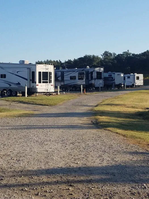 The Oak RV Park & Campground Picture 2